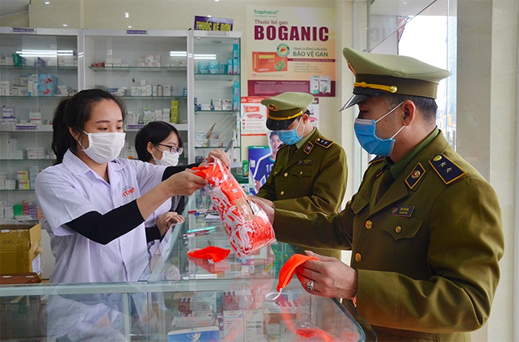 Lực lượng QLTT tăng cường kiểm soát giá cả các mặt hàng phòng dịch